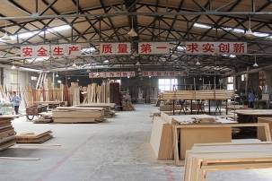 从刨花到粉黛 40岁木匠跨界创办化妆品厂的逆袭之路